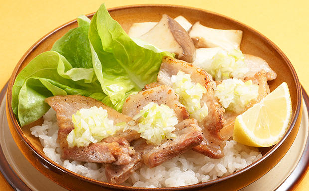 豚肉のねぎ塩レモンだれ丼
